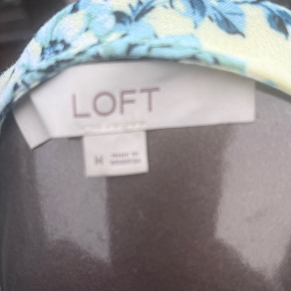 LOFT Floral V-Neck Women Top
Deb04 - Picture 5 of 8